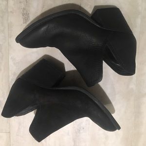 Black Adelphie Steve Madden ankle booties EUC